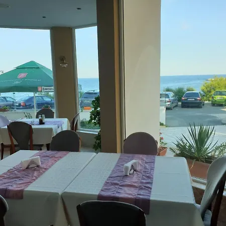 Ξενοδοχείο Family Elit 2*
